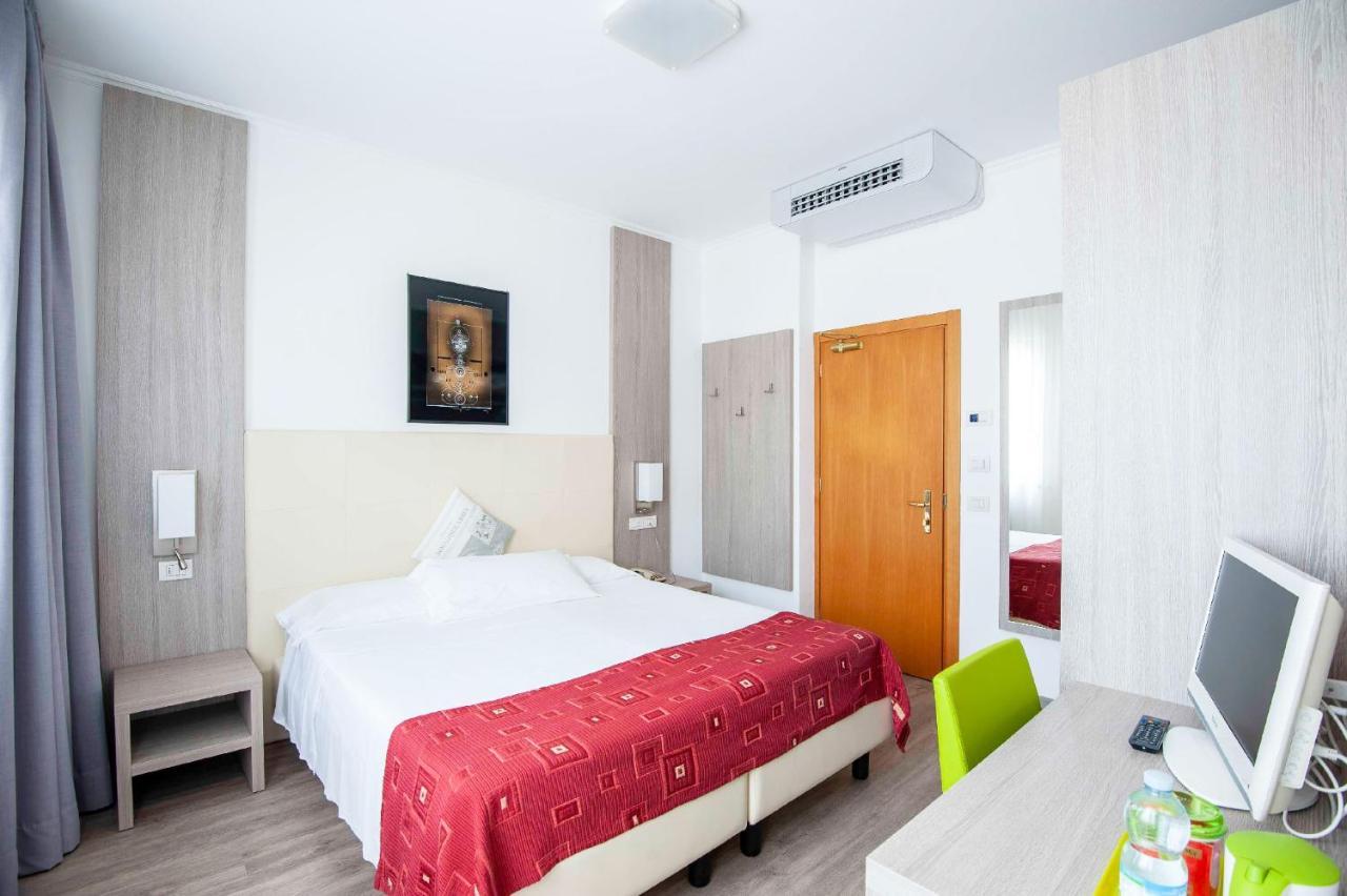 Hotel Venezia Riva del Garda Exterior photo