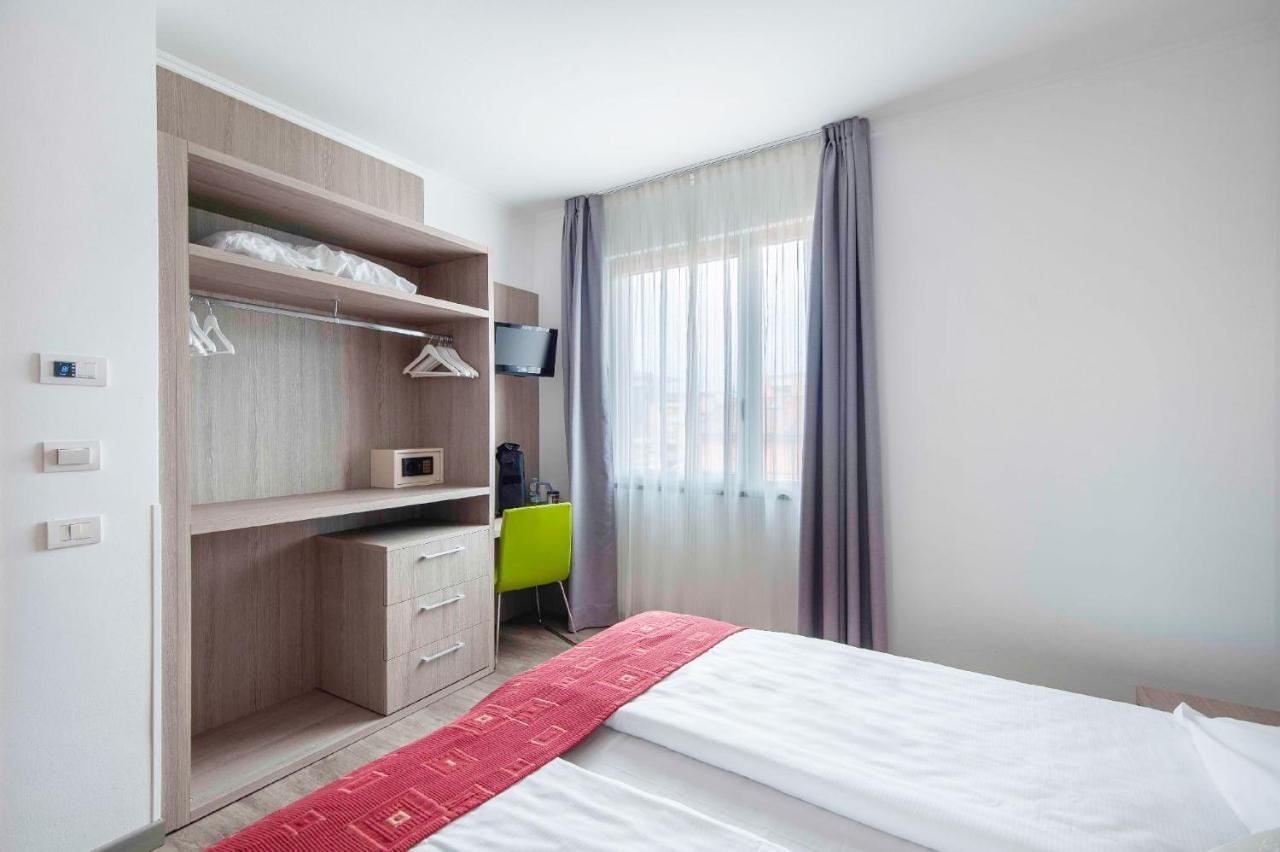 Hotel Venezia Riva del Garda Exterior photo