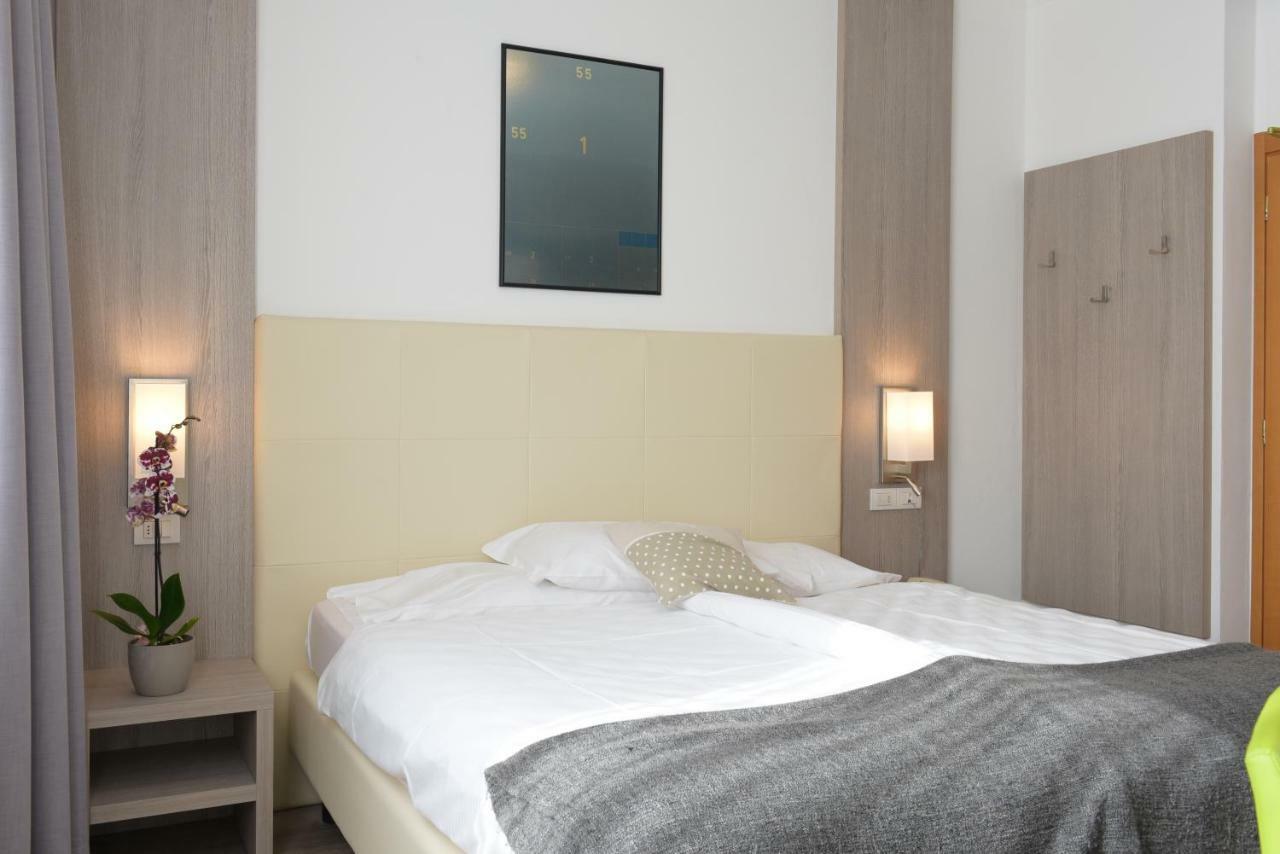 Hotel Venezia Riva del Garda Exterior photo